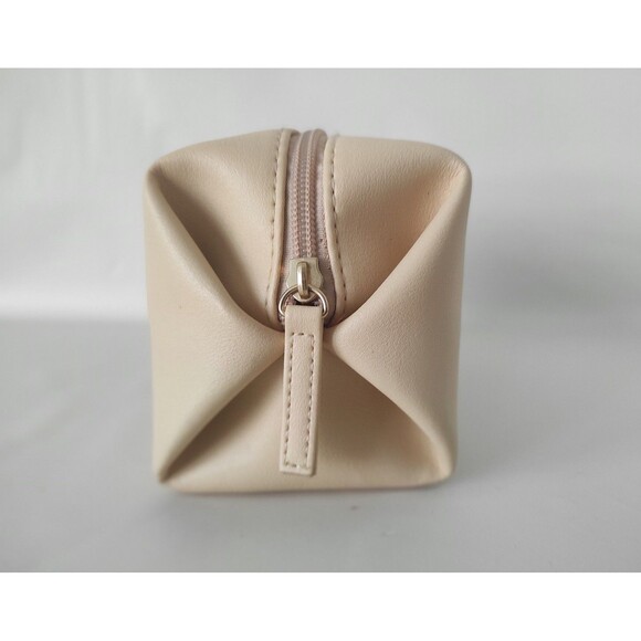 Emirates Airline Business Class Bvlgari Unisex Amenity Kit Pouch - Picture 6 of 8